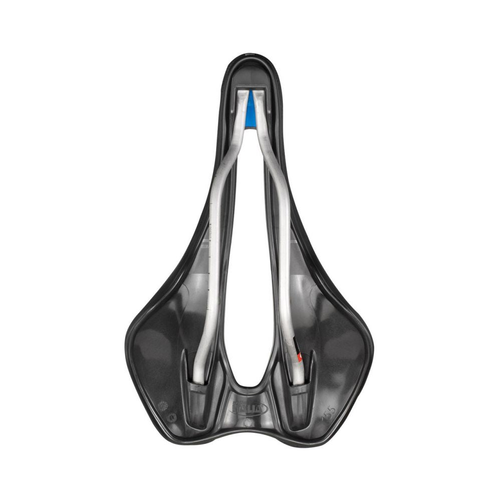 Selle Italia MAX SLR Boost Ti316 GEL Superflow L3 musta pyörän satula alta kuvattuna