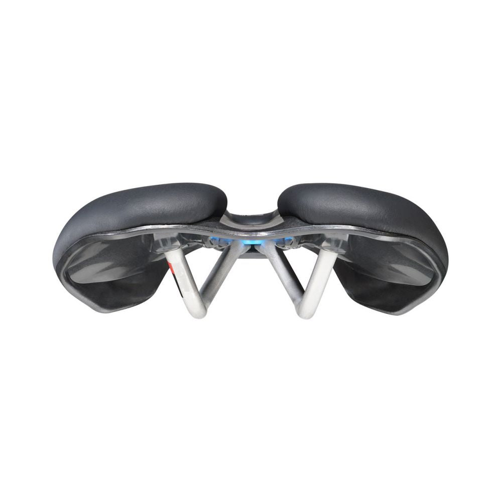 Selle Italia MAX SLR Boost Ti316 GEL Superflow L3 musta pyörän satula takaa kuvattuna