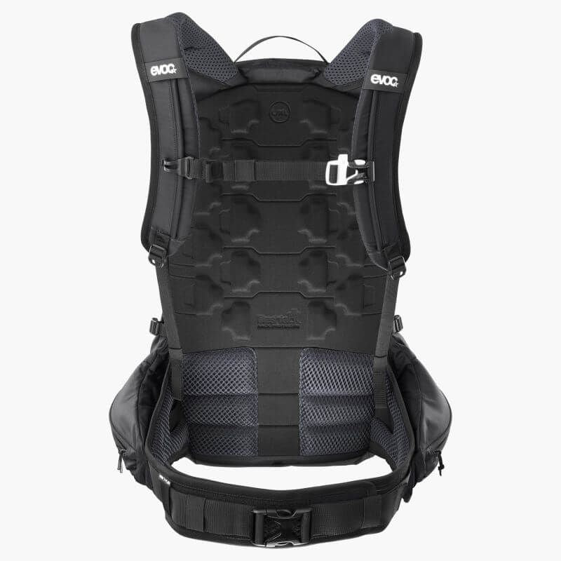 Evoc Trail Pro Blackline 26 -suojareppu, musta maastopyöräilyyn, sisältää Liteshield Plus -selkäsuojan ja sadesuojan