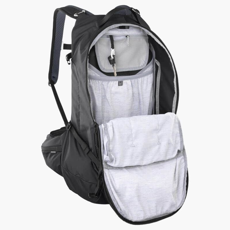 Evoc Trail Pro Blackline 26 -suojareppu, musta maastopyöräilyyn, sisältää Liteshield Plus -selkäsuojan ja sadesuojan