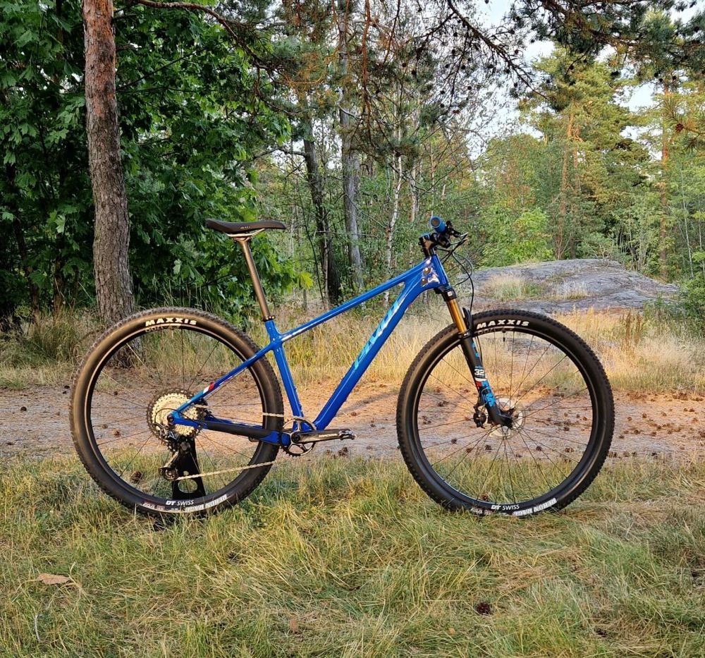 Pivot LES SL PRO XT/XTR – BLUE RIBBON