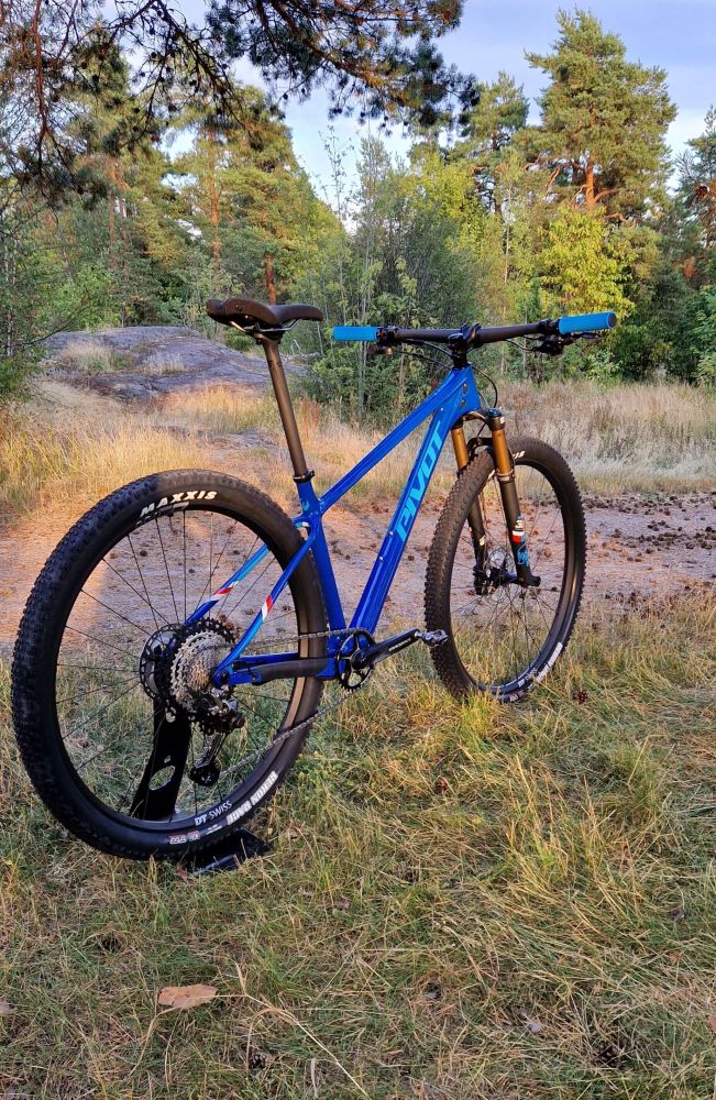 Pivot LES SL PRO XT/XTR – BLUE RIBBON