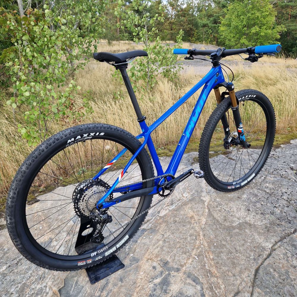 Pivot LES SL PRO XT/XTR – BLUE RIBBON