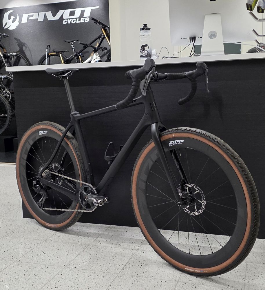 Pivot Vault Team GRX ZIPP 303 XPLR – Stealth