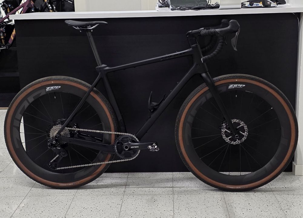 Pivot Vault Team GRX ZIPP 303 XPLR, kuva 2 – Stealth