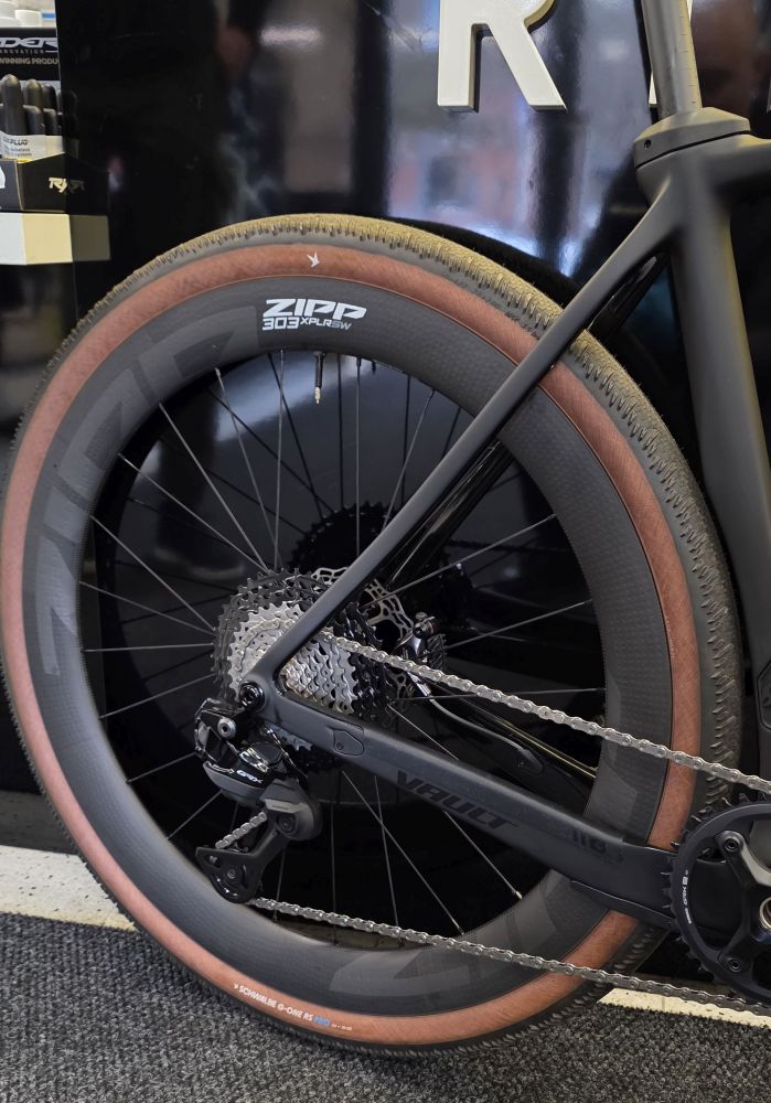Pivot Vault Team GRX ZIPP 303 XPLR, kuva 3 – Stealth