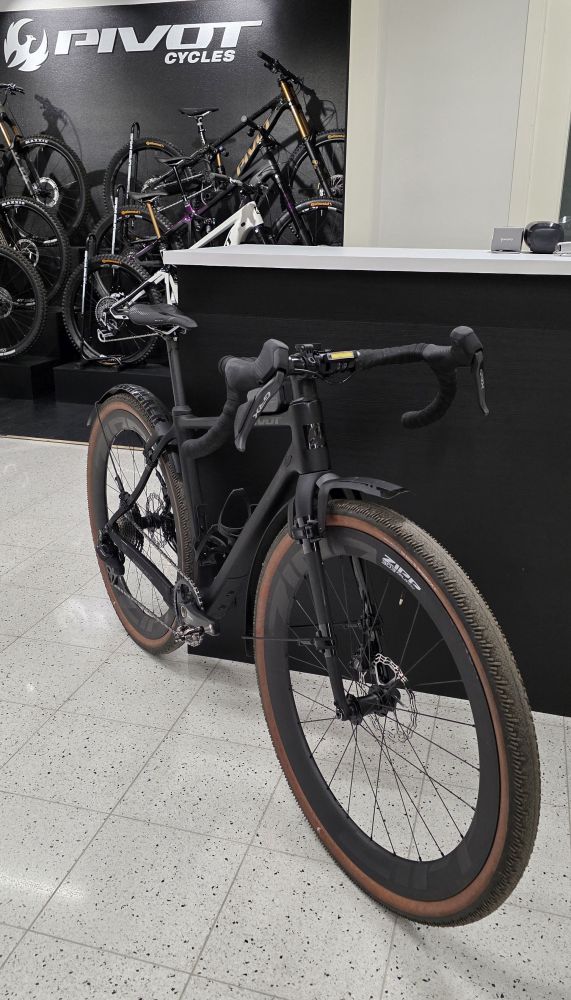 Pivot Vault Team GRX ZIPP 303 XPLR, kuva 6 – Stealth