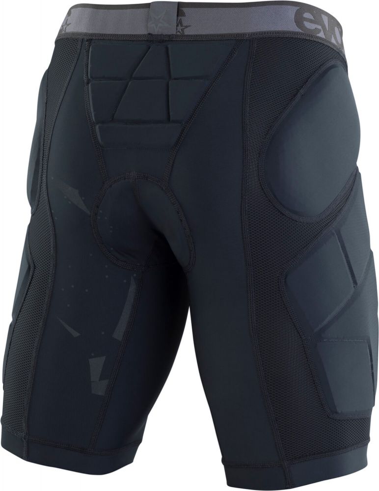 Evoc Crash Pants Bike Black - pyöräilyyn suunnitellut mustat suojahousut lonkkasuojilla ja istuinpehmusteella.