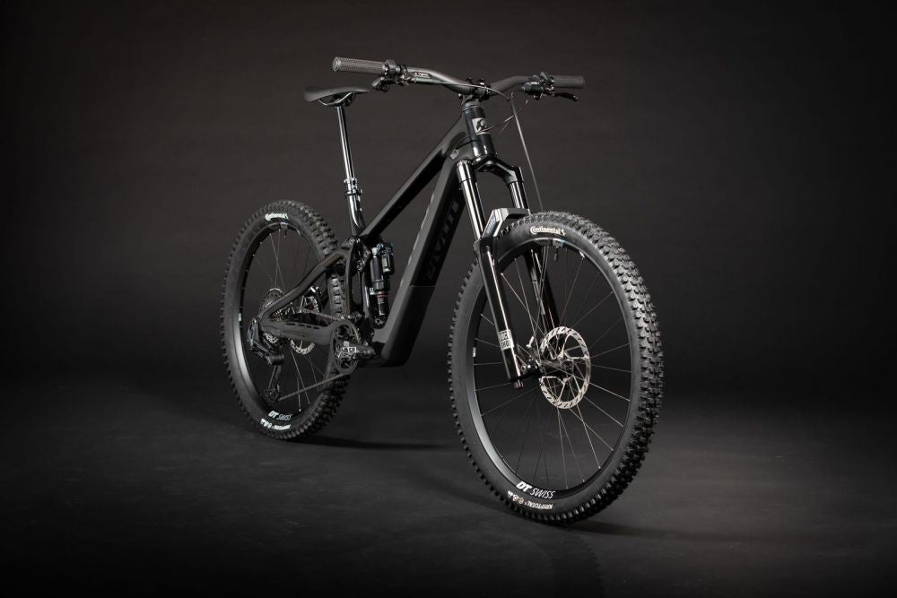 Pivot Shuttle AMP’d Pro täysjousto sähkömaastopyörä RockShox Zeb Ultimate -keulalla ja Super Deluxe Ultimate -takaiskarilla