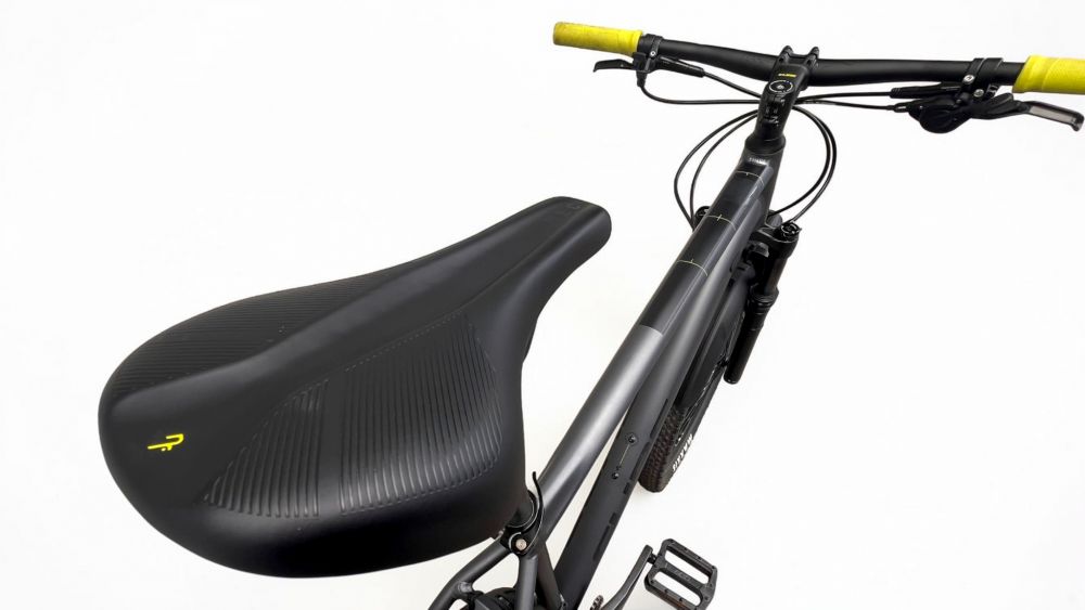 Cube Attention SL 29 XL -maastopyörän satula ja satulatolppa