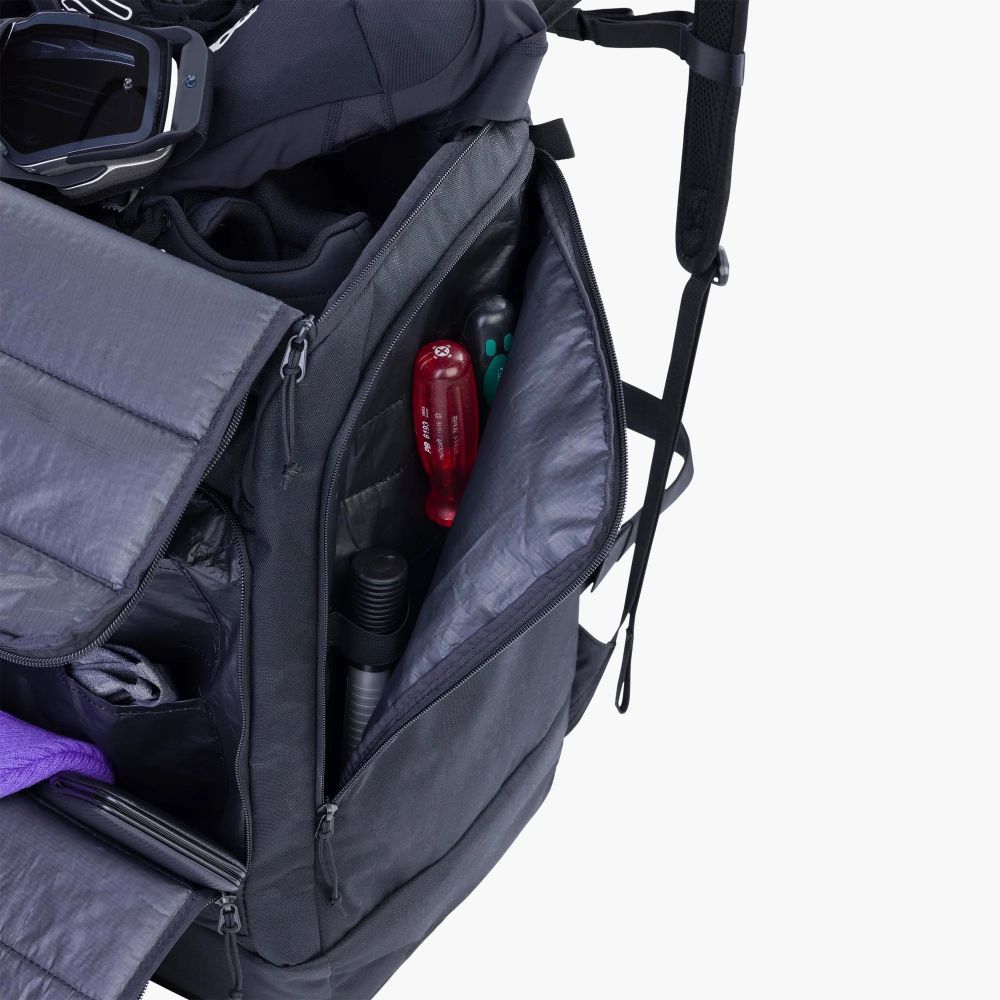 EVOC Gear Backpack 60 erillisellä kenkäosastolla