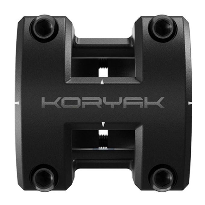 PRO Koryak 31,8 mm musta alumiininen MTB-ohjainkannatin 1 1/8 tuuman Ahead-haarukkaputkelle edestä kuvattuna