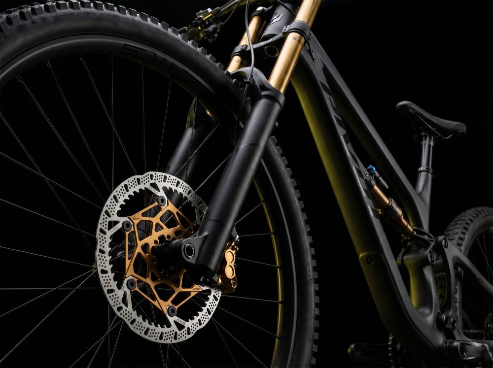 Galfer Shark EVO 203 mm kaksiosainen MTB-jarrulevy pyuörässä kiinni