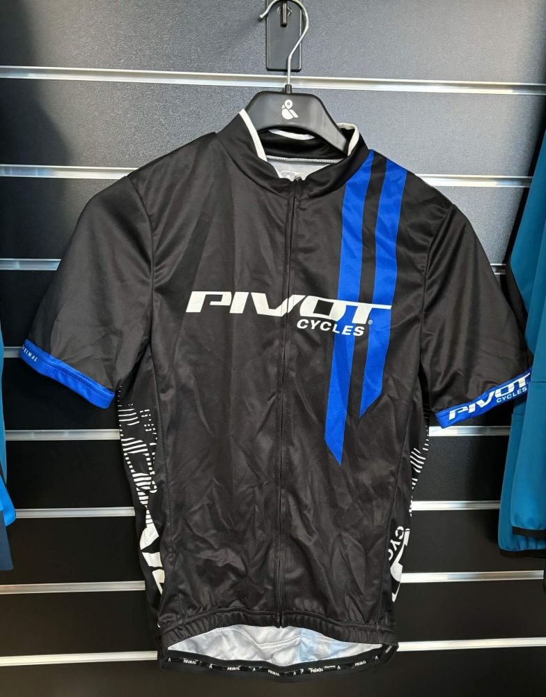 Pivot XC Riding Apparel for Men, image 2 – Black/blue cycling jersey
