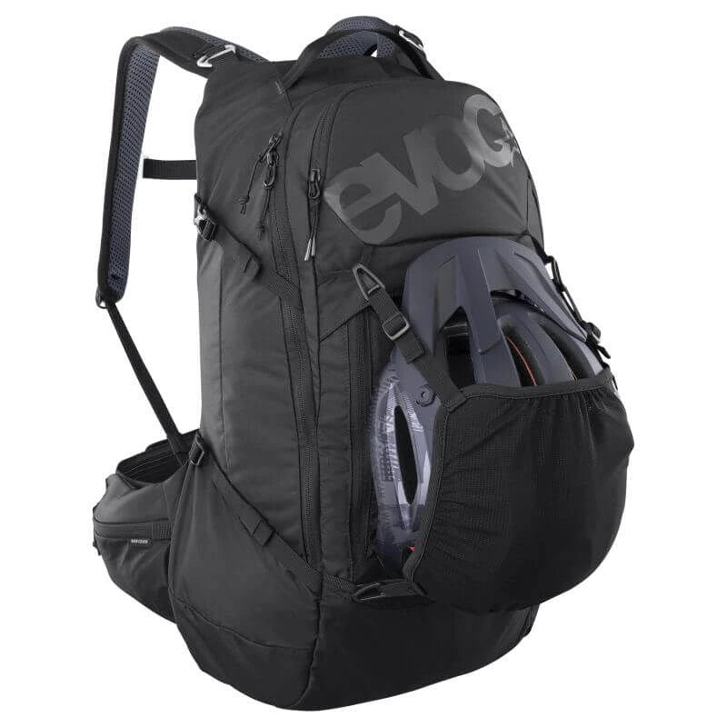 Evoc Trail Pro Blackline 26 -suojareppu, musta maastopyöräilyyn, sisältää Liteshield Plus -selkäsuojan ja sadesuojan