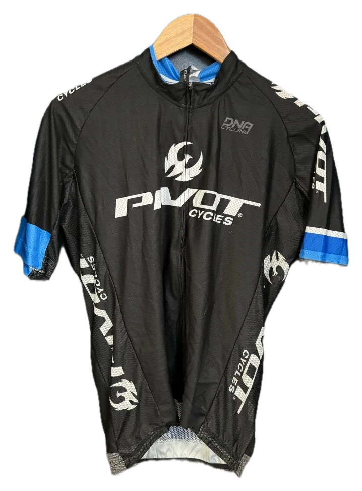 Pivot XC Riding Apparel for Men – Black/blue cycling jersey
