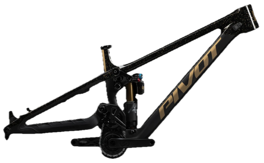 Pivot Phoenix Frame downhill-runkosetti hiilikuiturungolla ja 210 mm takajoustolla aggressiiviseen alamäkiajoon. BLACK GOLD 
