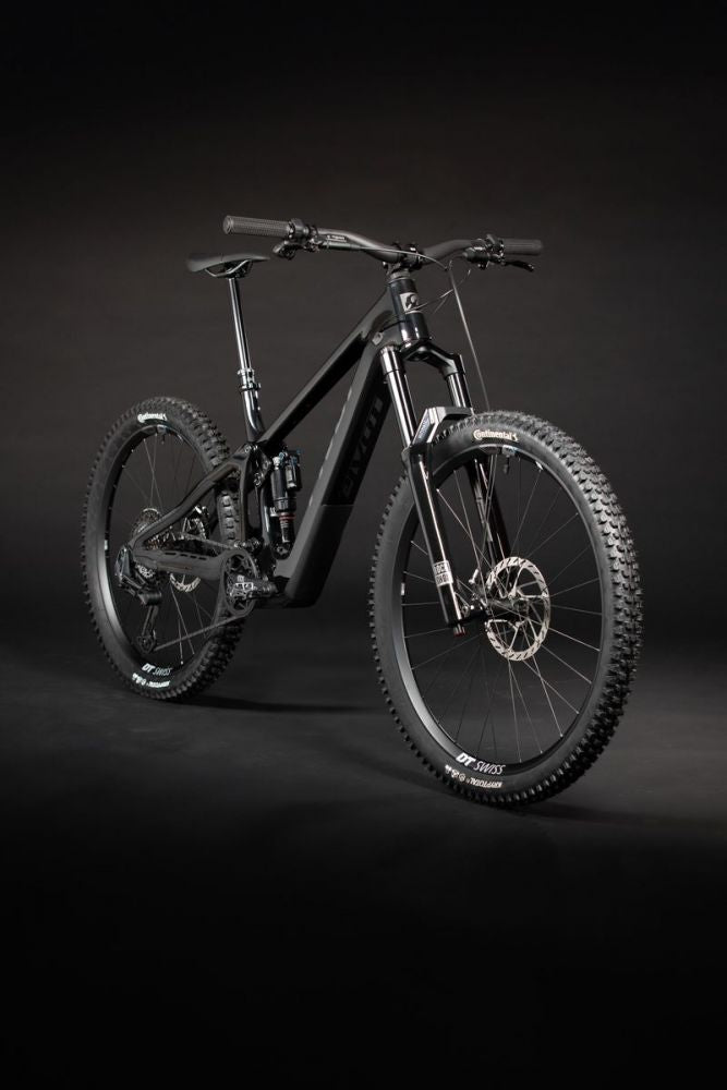 Pivot Shuttle AMP’d Pro täysjousto sähkömaastopyörä RockShox Zeb Ultimate -keulalla ja Super Deluxe Ultimate -takaiskarilla