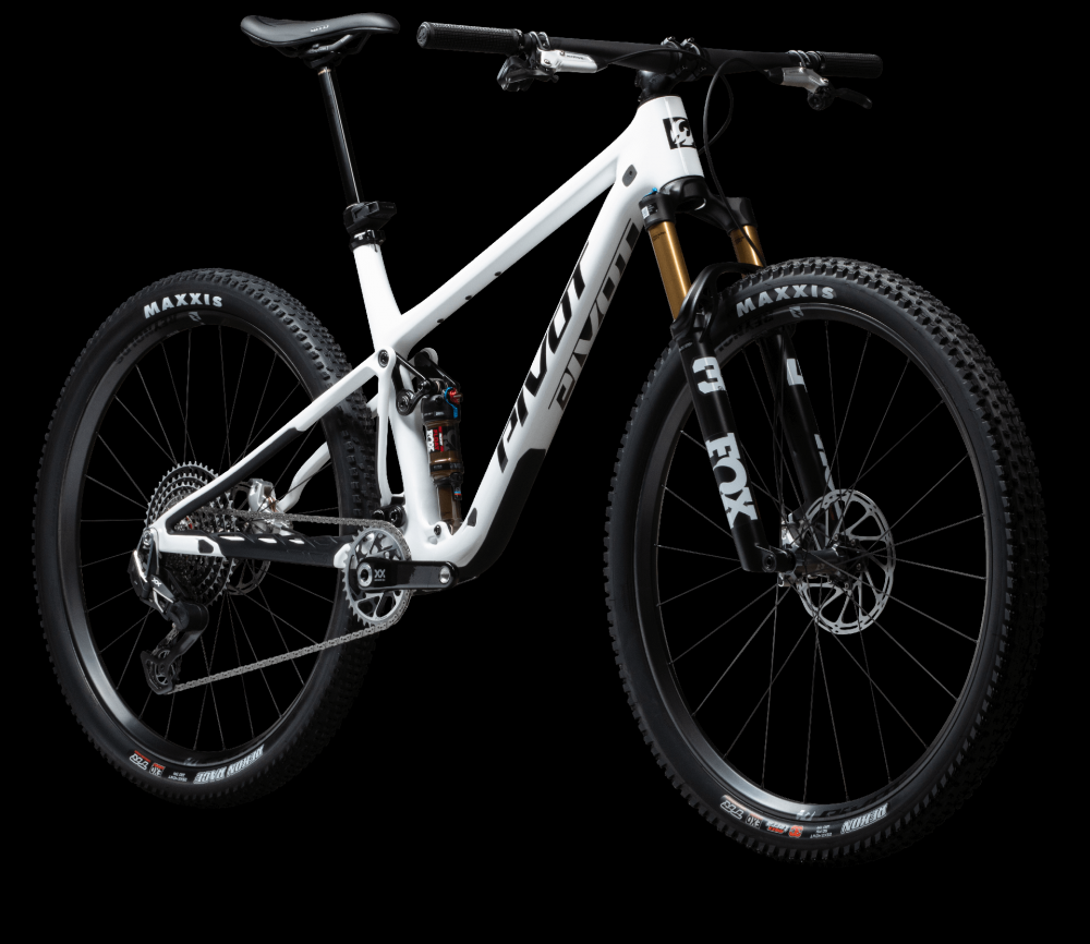 Pivot Mach 4 SL Expert XT Di2 – WHITE AVALANCHE