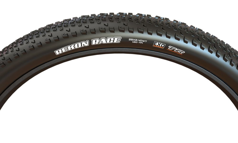 Maxxis Rekon Race 29x2.4 WT MaxxSpeed EXO TR 120TPI taittuva XC-rengas sivulta kuvattuna