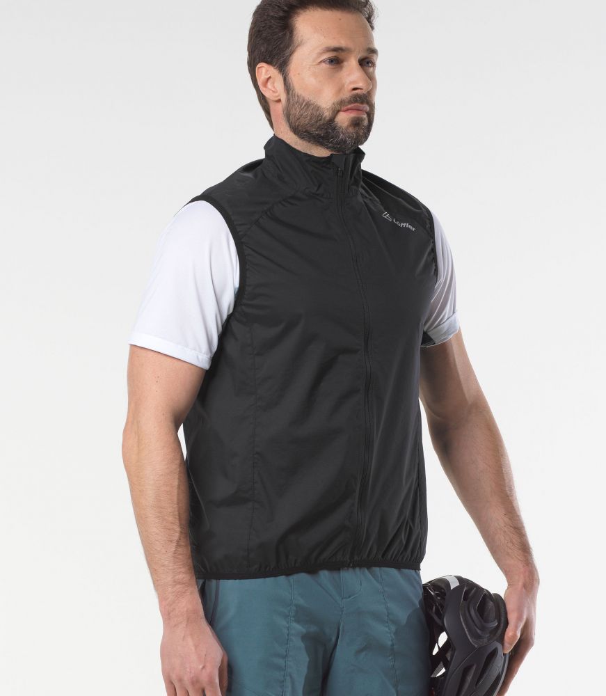 Löffler M Bike Vest CF WPM Pocket Black miesten kevyt musta pyöräilyliivi
