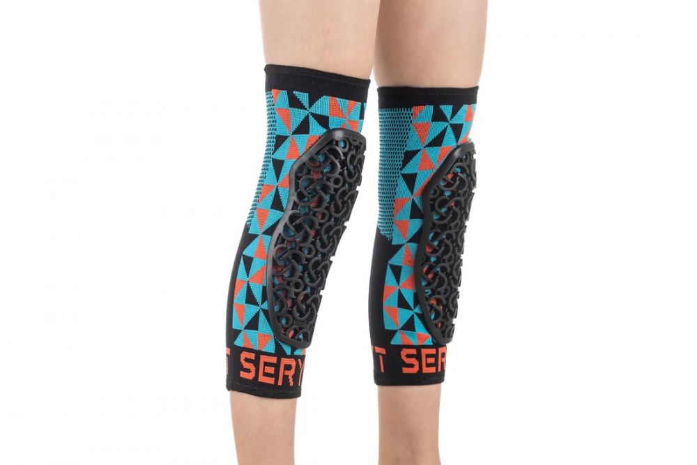 SERYT Youth Flow Knee Arlecchino Light Blue Red lasten suojat polkuajoon