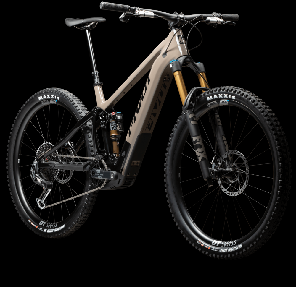 Pivot Shuttle AM TEAM XX Eagle Transmission 2026 – BADLANDS BROWN