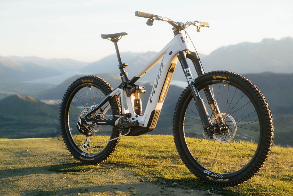 DT Swiss Hybrid HXC1501 hiilikuitukiekot Pivot Shuttle LT TEAM