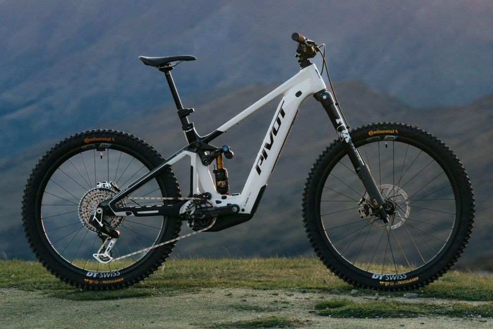DT Swiss Hybrid HXC1501 hiilikuitukiekot Pivot Shuttle LT TEAM