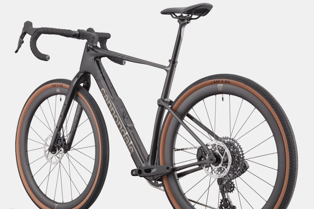 Cannondale Topstone Carbon 1 AXS KingPin-takajoustolla soratieajoon