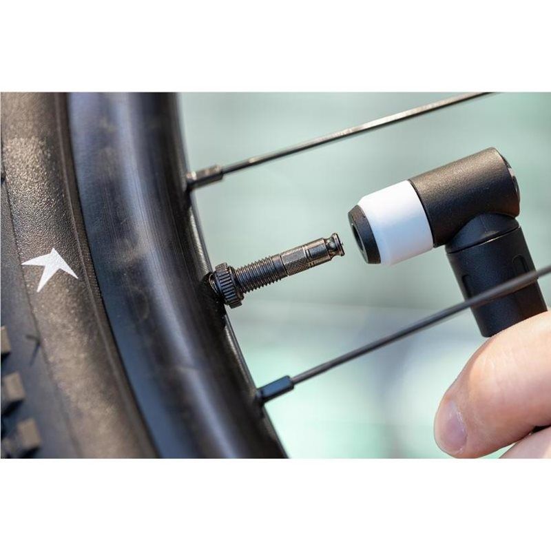 Schwalbe Clik Valve tubeless venttiili lähikuvassa