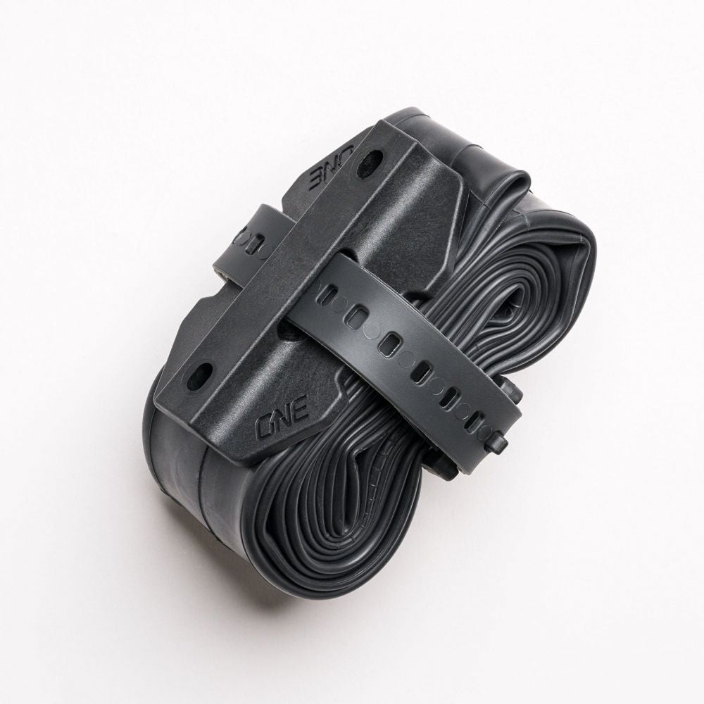 OneUp EDC Tube Strap Mount runkoon kiinnitettävä hihnakiinnike varasisärenkaalle