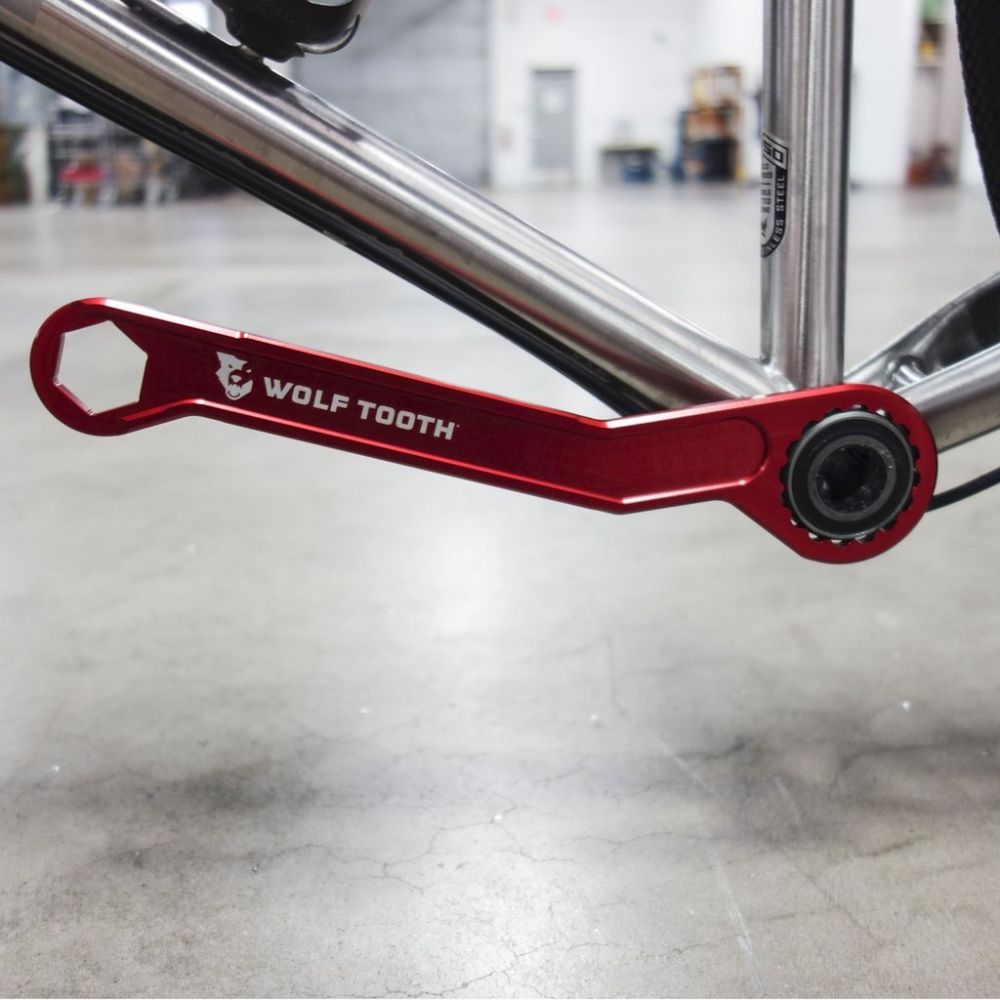 Wolf Tooth Pack Wrench 44 mm 16-lovinen keskiöavain