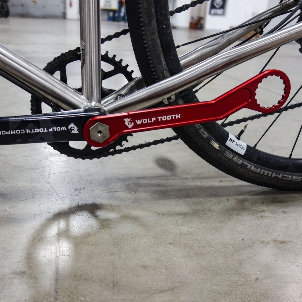 Wolf Tooth Pack Wrenchin laserkaiverrettu ketjulinjan mitta-asteikko
