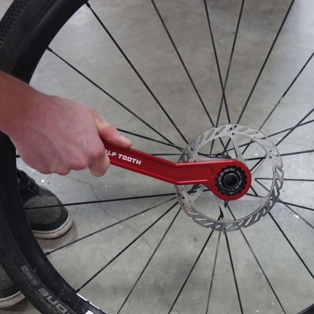 Kevyt Wolf Tooth Pack Wrench pyörän matkatyökaluksi