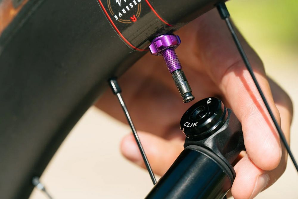 Ultraviolet Purple Wolf Tooth Clik Valve -tubelessventtiilit