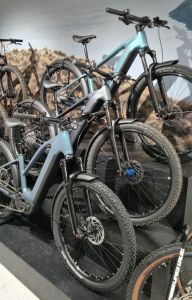 Jäykkäperäiset sähkömaastopyörät