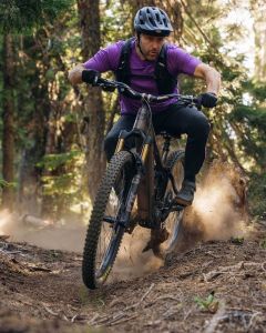 Täysjoustoiset sähkömaastopyörät