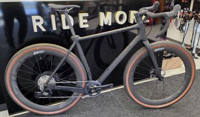 Pivot Vault Team GRX Di2 Stealth Black ZIPP 303 XPLR