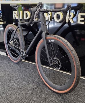 Pivot Vault Team GRX Di2 Stealth Black