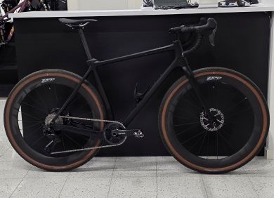 Pivot Vault Team GRX ZIPP 303 XPLR Stealth Black