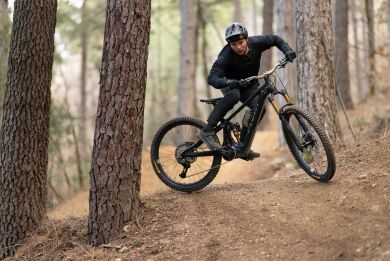 Pivot Shuttle AMPD Ride GX Eagle Transmission