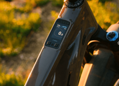 Pivot Shuttle AM Bosch Kiox 400c integroitu näyttö