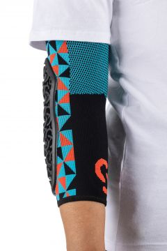 SERYT Flow Elbow Protector Arlecchino Light Blue Red suojapari