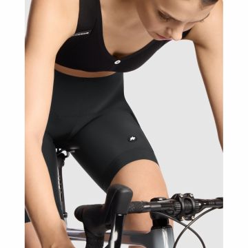 ASSOS TACTICA Women’s Kieskäfer Gravel Bib Shorts T5 pyöräilyhousut pitkille gravel-lenkeille