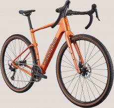 Cannondale Topstone Carbon 3 GRX 2x12 gravel-pyörä hiilikuiturungolla, Kingpin-takajousituksella ja Shimano GRX 2x12 -voimansiirrolla.