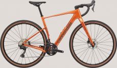 Cannondale Topstone Carbon 3 GRX 2x12 gravel-pyörä hiilikuiturungolla, Kingpin-takajousituksella ja Shimano GRX 2x12 -voimansiirrolla.