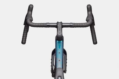Cannondale Topstone Carbon 3 GRX 1x12 gravel-pyörä hiilikuiturungolla, Kingpin-takajousituksella ja Shimano GRX 1x12 -voimansiirrolla.