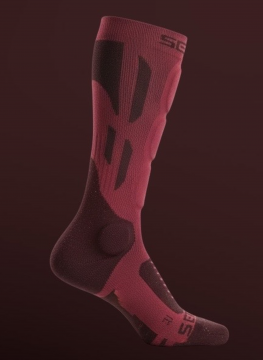 SERYT SHELTER Protective Socks MTB- ja motoajoon Dark Red sivulta kuvattuna