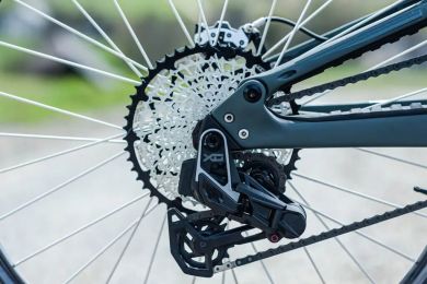 Garbaruk GEN2.0 SRAM Eagle Transmission 10-52T 12s takapakka XD-vapaarattaalle pyörässä kiinni